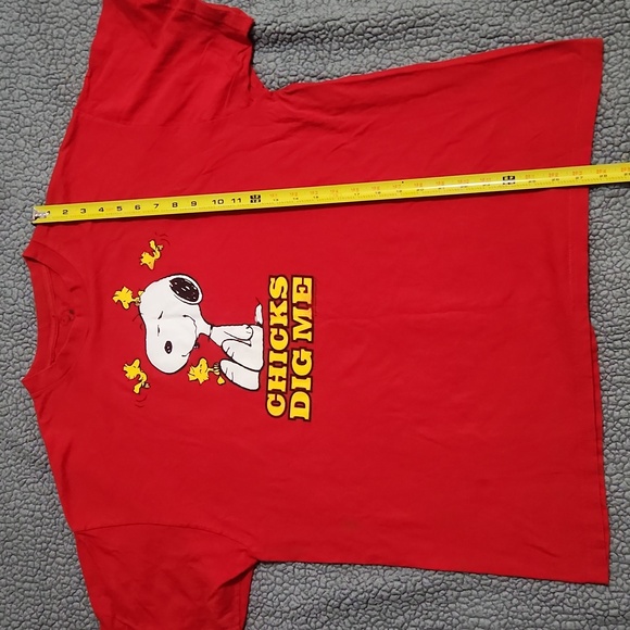 2010 Peanuts Snoopy T-shirt Chicks Dig Me Red Size XL - Picture 6 of 6